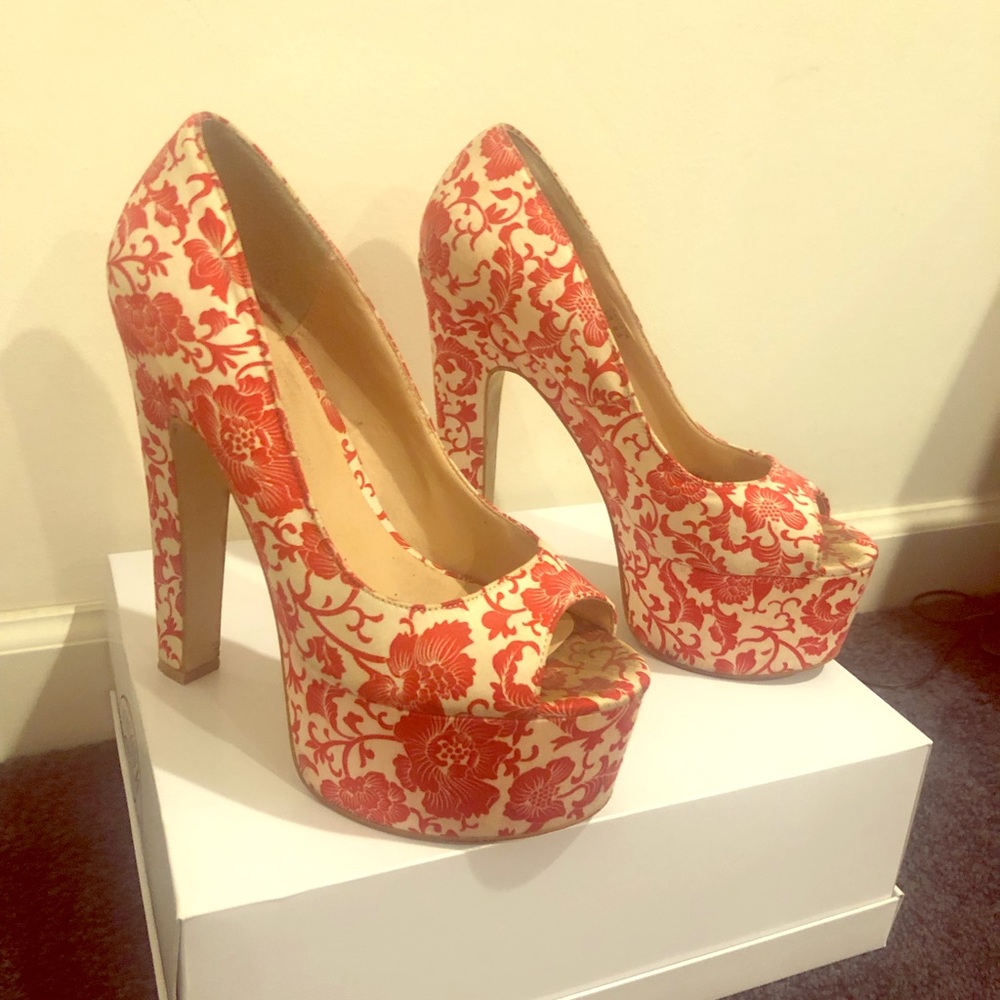 Madison red and white fabric floral platforms 8.5